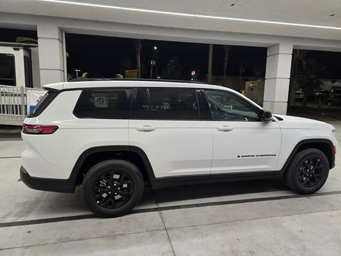 New 2025 Jeep Grand Cherokee L Altitude image 7