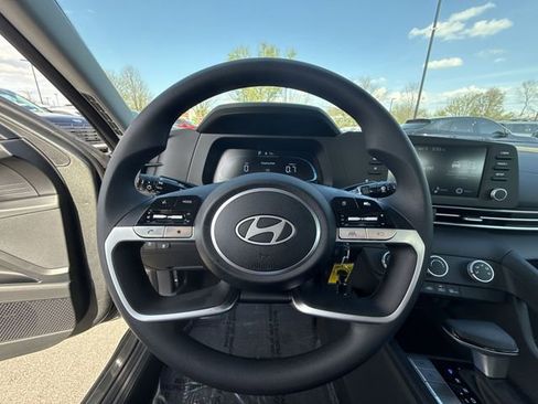 New 2026 Hyundai Elantra SE FWD image 14