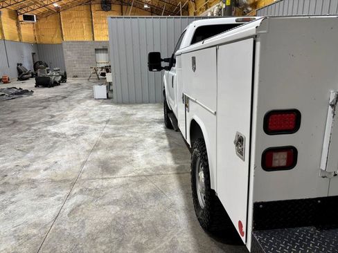 Used 2011 Ford F250 XL AWD/4WD image 9