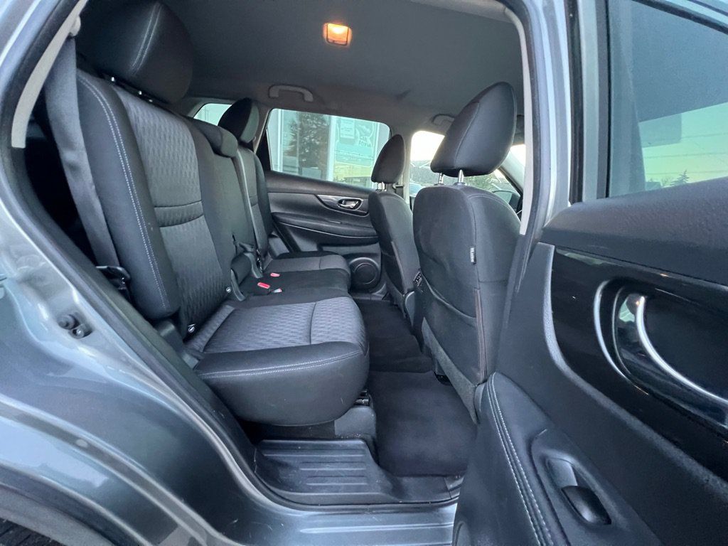 Used 2018 Nissan Rogue S FWD image 15