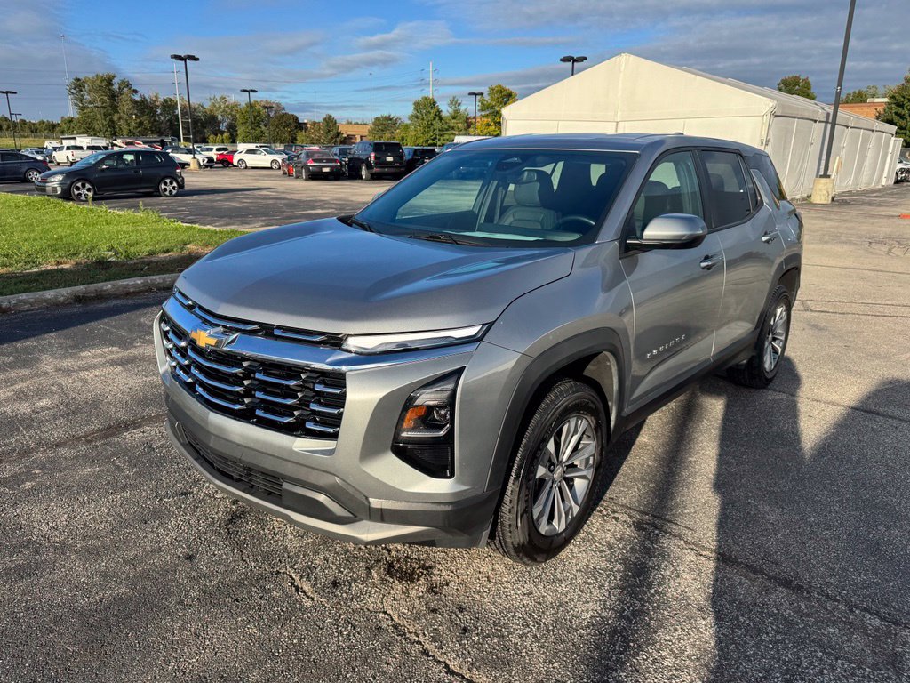 Used 2026 Chevrolet Equinox LT FWD image 3