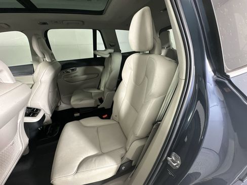 Used 2020 Volvo XC90 T6 Momentum AWD/4WD image 23