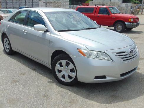 Used 2008 Toyota Camry LE FWD image 16