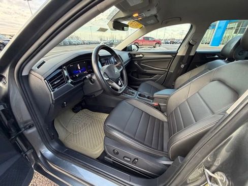 Used 2024 Volkswagen Jetta SE image 16