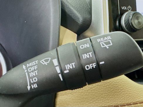 Used 2025 Toyota RAV4 XLE AWD/4WD image 14