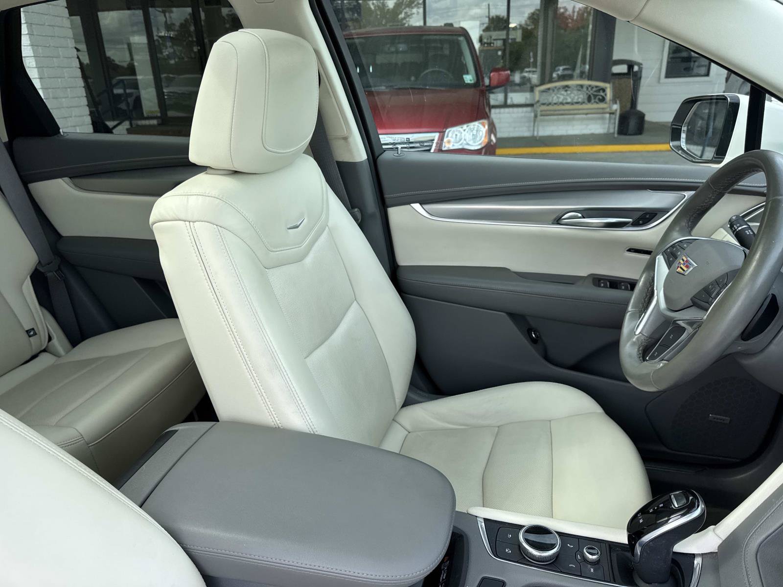 Used 2021 Cadillac XT5 Premium Luxury FWD image 11
