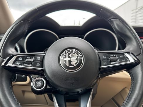 Used 2020 Alfa Romeo Stelvio Ti Lusso AWD/4WD image 23
