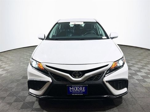Certified 2022 Toyota Camry SE image 3