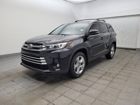 Used 2019 Toyota Highlander Limited image 2