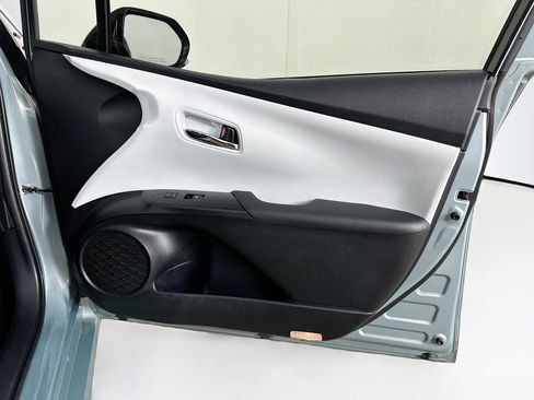 Used 2016 Toyota Prius Two image 30