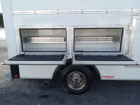 Used 2025 Ford E-350 and Econoline 350 Super Duty w/ Power Equipment Group image 11