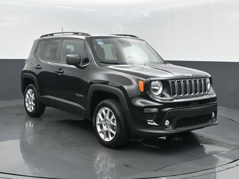 Used 2022 Jeep Renegade Latitude AWD/4WD image 2