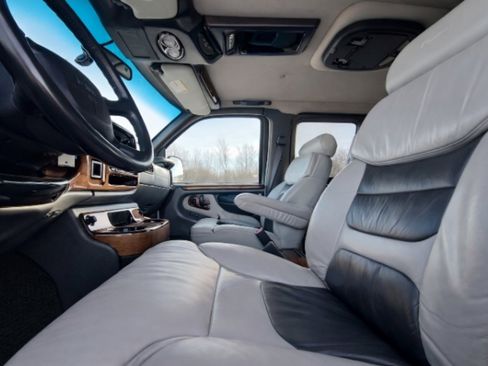 Used 2002 GMC Savana 1500 image 9