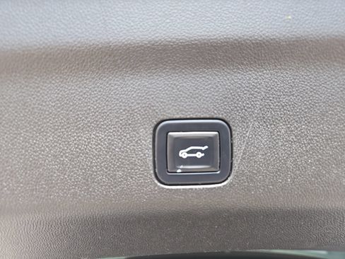 Used 2023 GMC Yukon AT4 w/ Technology Package AWD/4WD image 19