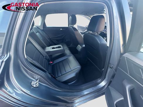 Used 2024 Volkswagen Jetta SE image 33