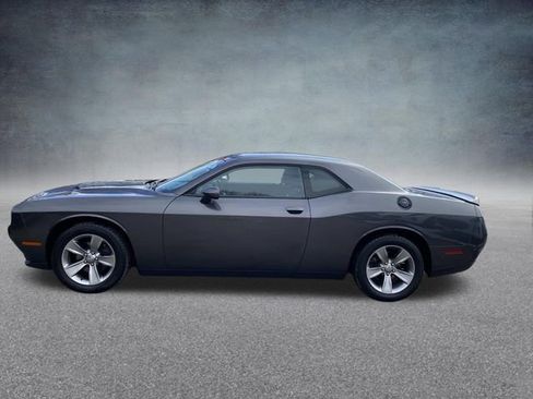 Used 2018 Dodge Challenger SXT image 25