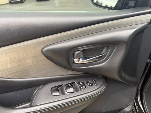 Used 2018 Nissan Murano SV image 13