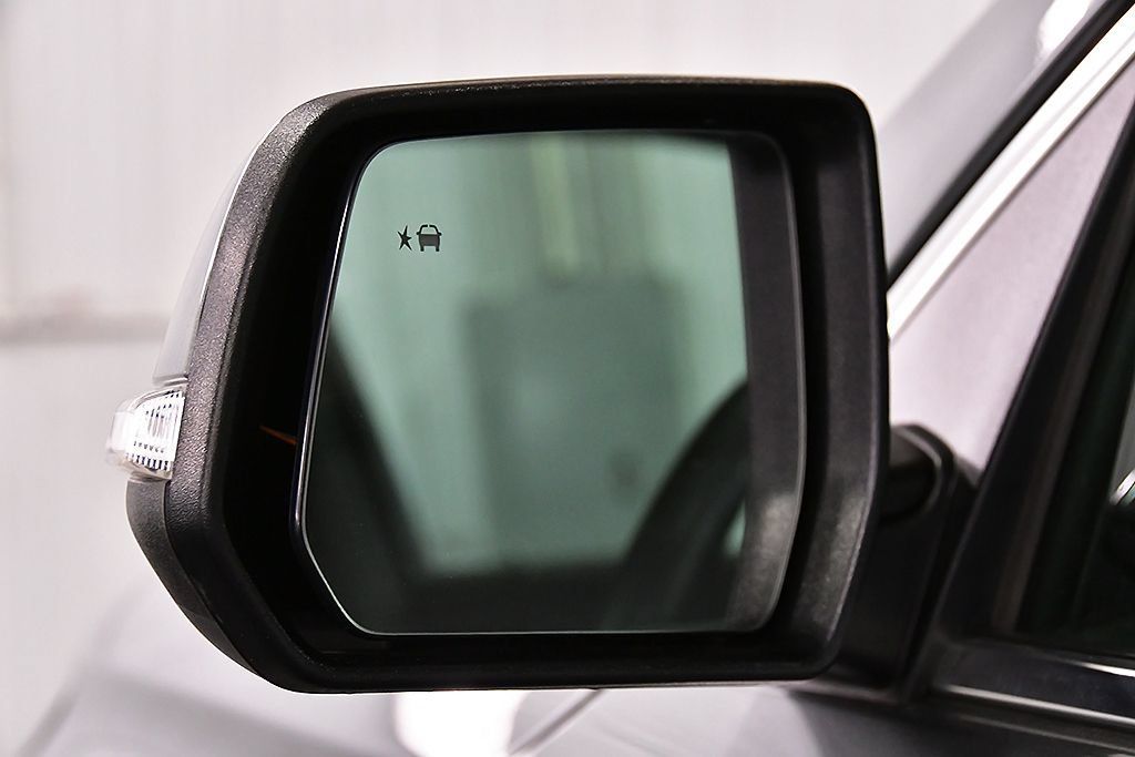 Used 2023 Chevrolet Traverse LT AWD/4WD image 13