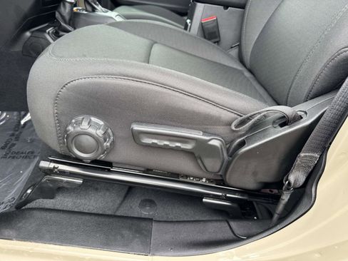 Used 2022 Jeep Wrangler Unlimited Sport image 17