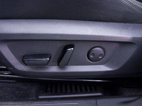 Used 2022 Nissan Rogue SV FWD image 19