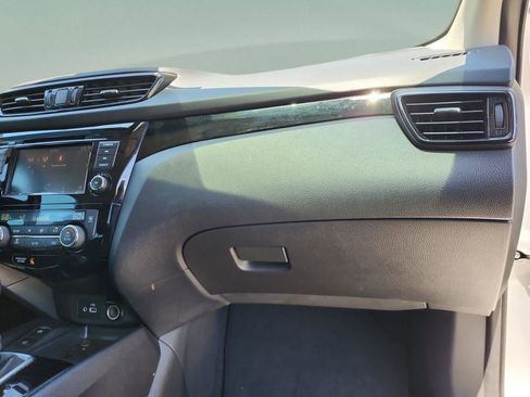 Used 2022 Nissan Rogue Sport SV w/ Technology Package FWD image 16