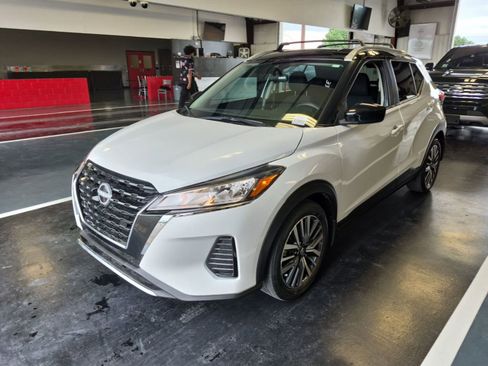 Used 2024 Nissan Kicks SV w/ Exterior Package FWD image 2
