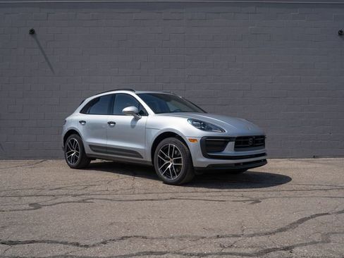 Certified 2026 Porsche Macan image 9