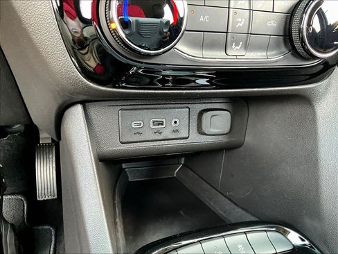 Used 2022 Buick Encore GX Preferred w/ Sport Touring Package FWD image 16