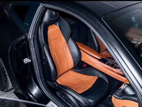 Used 2014 Ferrari F12 Berlinetta RWD image 10