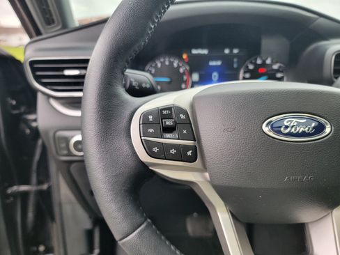 Used 2022 Ford Explorer XLT w/ Equipment Group 202A AWD/4WD image 14