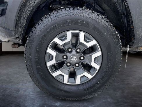 Used 2019 Toyota Tacoma TRD Off-Road image 8
