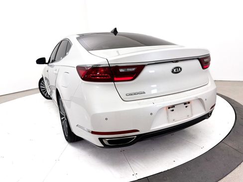 Used 2017 Kia Cadenza Technology FWD image 8