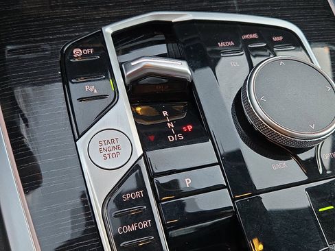 Certified 2025 BMW X7 xDrive40i w/ M Sport Package image 15