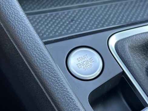 Used 2025 Volkswagen Jetta SE w/ Sunroof Package FWD image 21