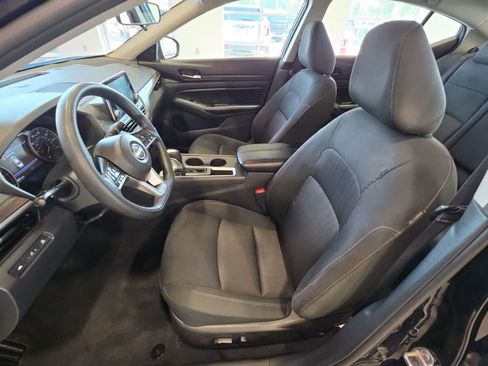 Used 2025 Nissan Altima 2.5 SV FWD image 18