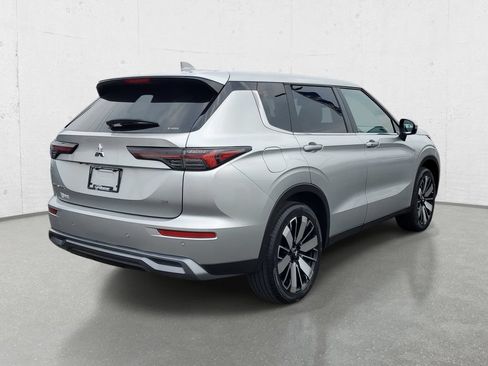 Used 2025 Mitsubishi Outlander SE AWD/4WD image 7