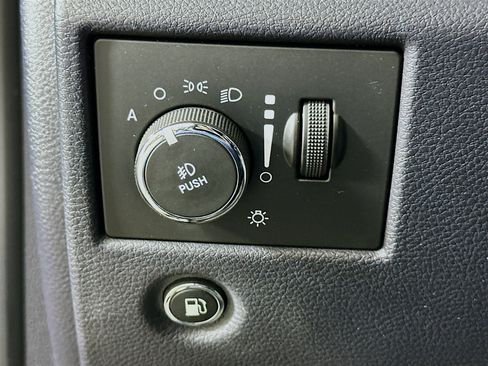 Used 2016 Jeep Grand Cherokee Overland image 17