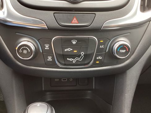 Used 2021 Chevrolet Equinox LT image 21