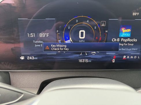 Used 2025 Chevrolet Traverse LT w/ Driver Confidence Package FWD image 38