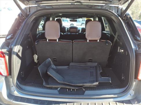 Used 2021 Ford Explorer Platinum w/ Equipment Group 601A image 13