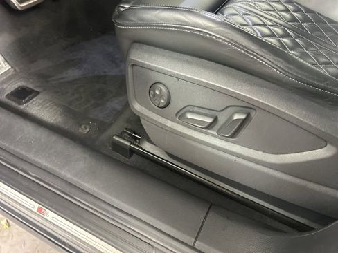 Used 2023 Audi SQ5 Prestige w/ Prestige Package image 19