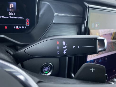 Certified 2025 GMC Acadia Elevation image 7