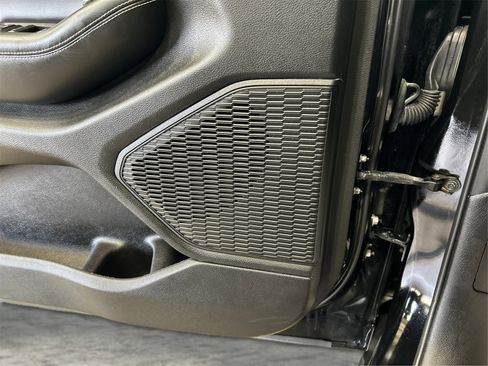 Used 2023 Jeep Grand Cherokee Limited image 28