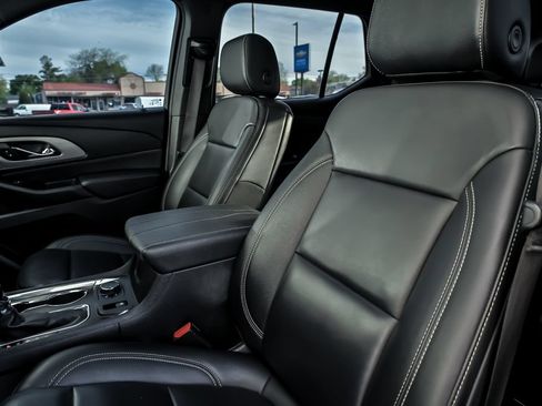 Used 2023 Chevrolet Traverse LT w/ LT Premium Package AWD/4WD image 16