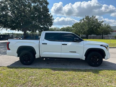 Used 2022 Toyota Tundra SR5 w/ SR5 Convenience Package AWD/4WD image 6