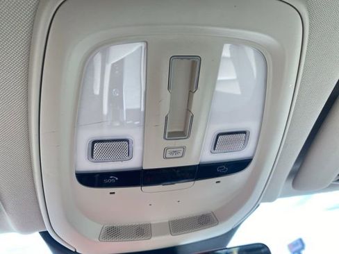 Used 2023 Volvo XC60 B5 Plus image 25