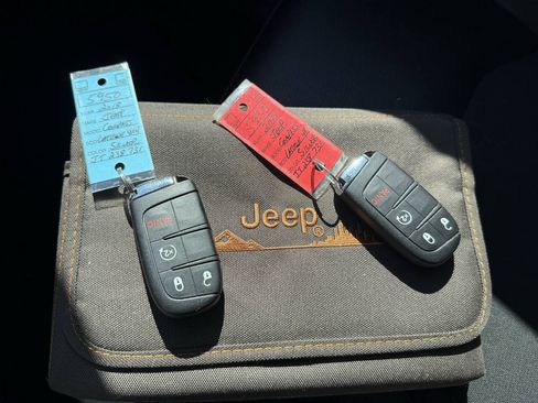 Used 2018 Jeep Compass Latitude w/ Cold Weather Group AWD/4WD image 23