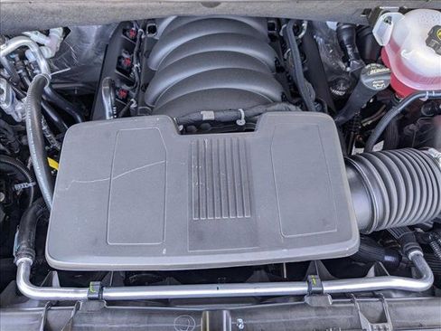 New 2026 Chevrolet Suburban LT image 17