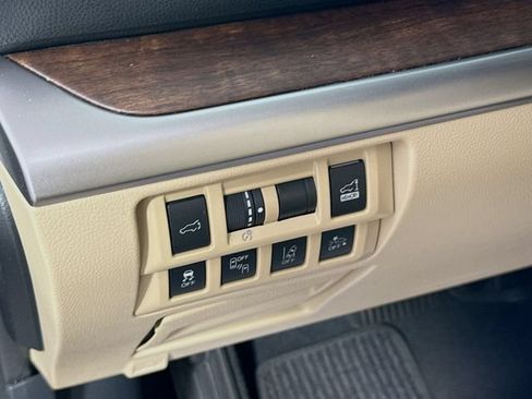 Used 2019 Subaru Outback 2.5i Limited AWD/4WD image 12