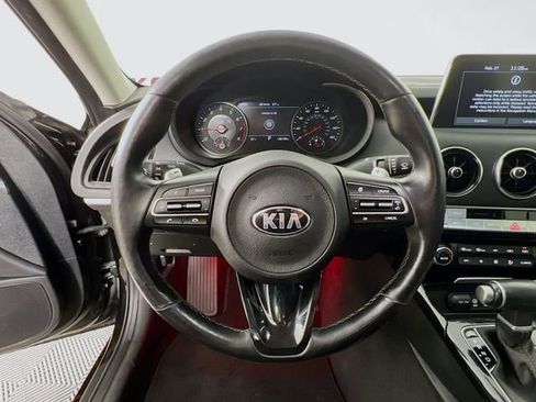 Used 2018 Kia Stinger Premium image 12